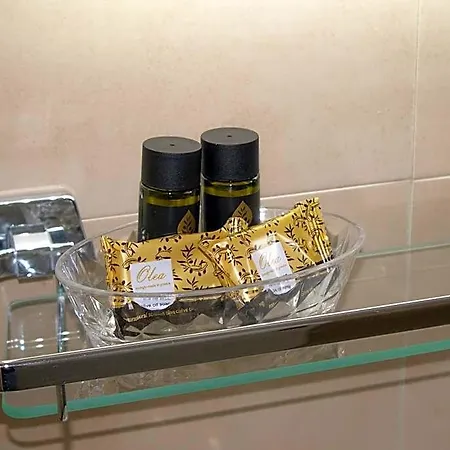 Athanasia Hotel *